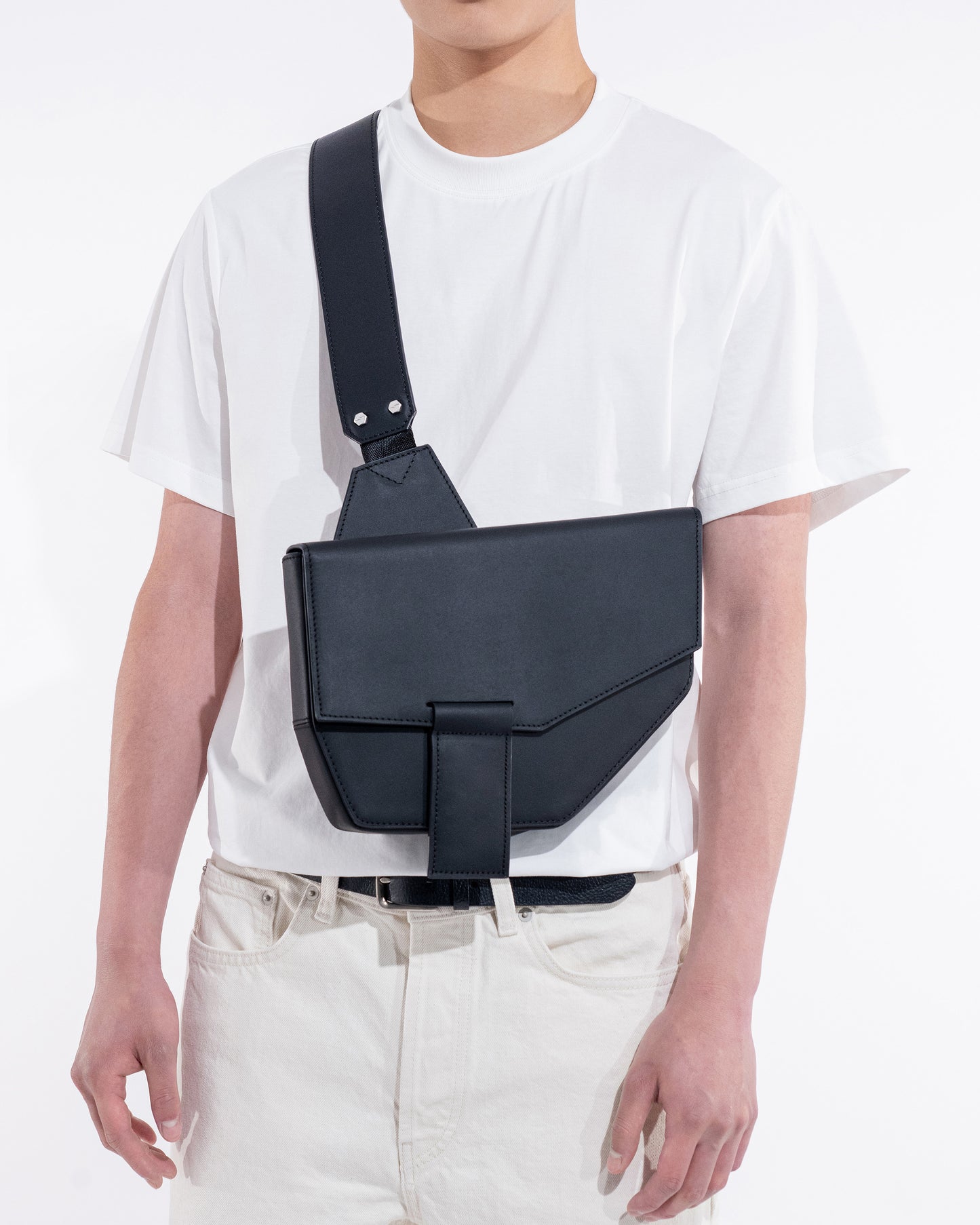 SWITZ Black Leather Crossbody Messenger Bag